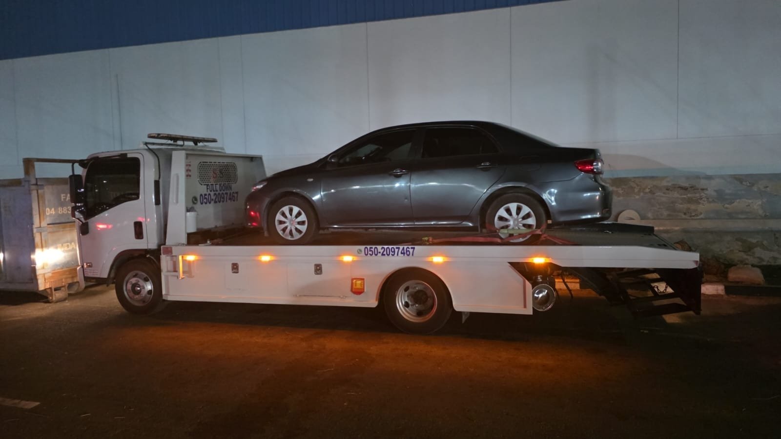 Car recovery Dubai SUV towing service