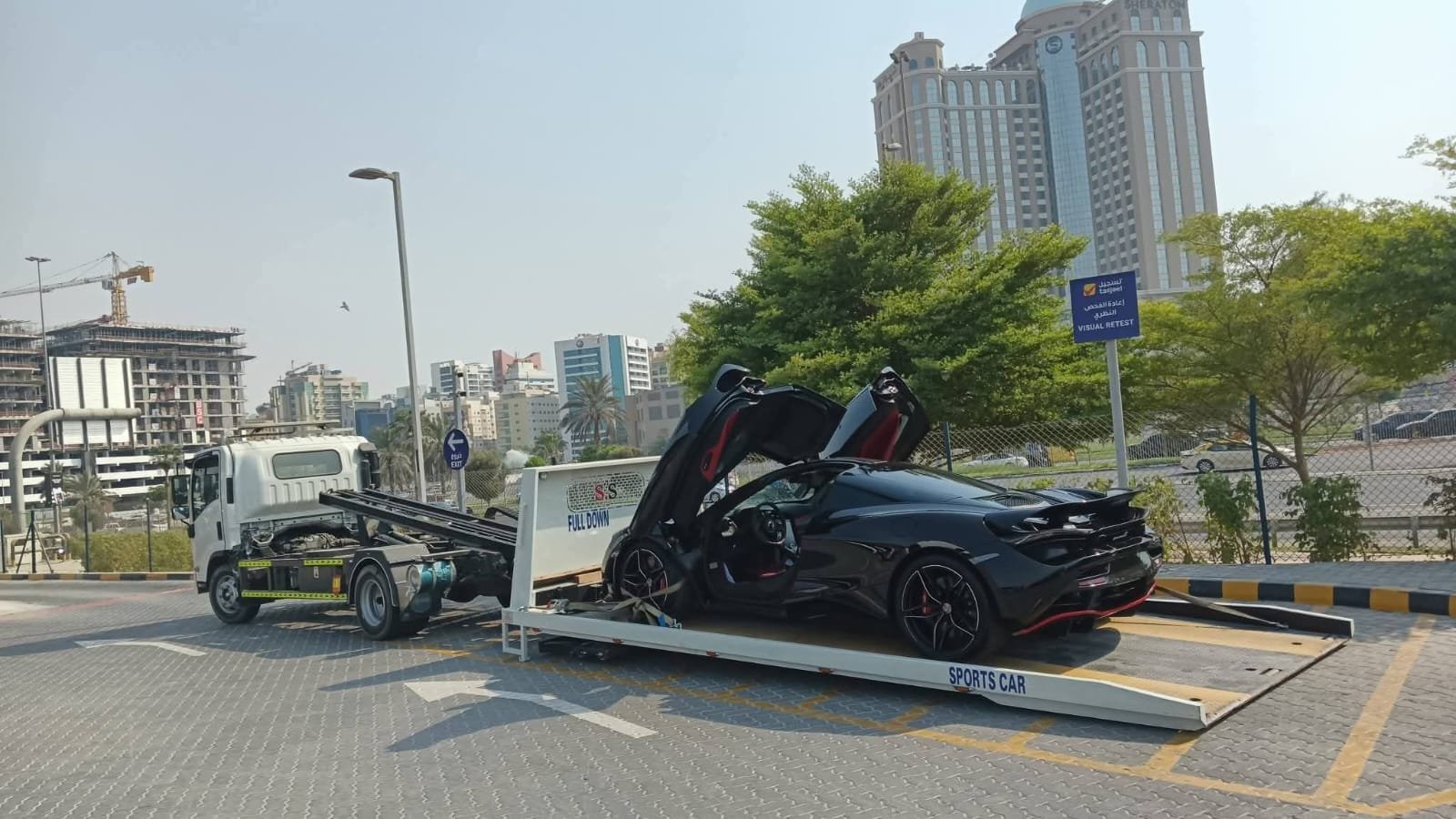 Vehicle carrier Dubai — truck side view